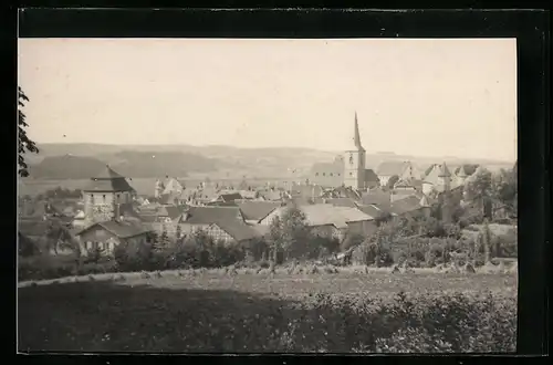 Foto-AK Sesslach, Teilansicht mit Kirche