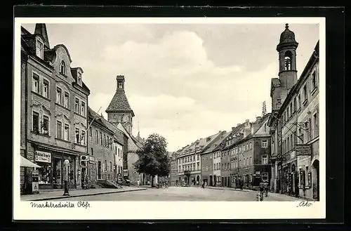 AK Marktredwitz, belebte Strassenszene mit Geschäften