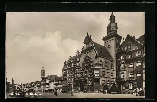 AK Werdau i. Sa., Passanten auf dem Kirchplatz