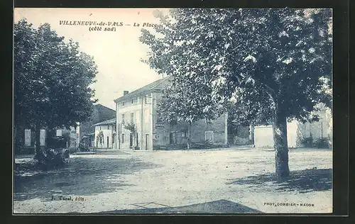 AK Villeneuve-de-Vals, La Place, cote sud