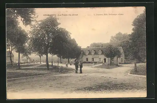 AK Orchamps, La Place du Jevot, Partie mit Café-Restaurant