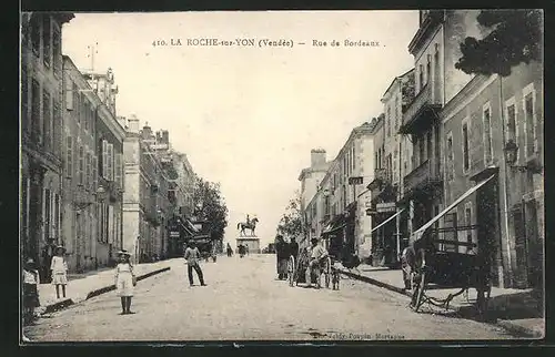 AK La Roche-sur-Yon, Rue de Bordeaux, Strassenansicht