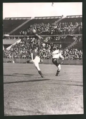 Fotografie Ansicht Wien, Praterstadion, Fussballspiel Wien vs Krakau 1940