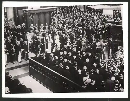 Fotografie Ansicht Den Haag, Groote Kerk, Taufe von Prinzessin Beatrix der Niderlande 1938