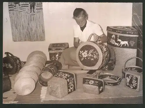 Fotografie Berlin, Ausstellung Italienisches Kunsthandwerk 1939, Stroharbeiten aus Florenz