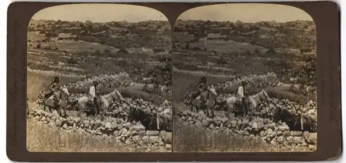 Stereo-Fotografie American Stereoscopic Company, New York, Ansicht Bet-El / Palästina, Reiter zu Pferd am Ortsrand