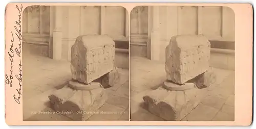 Stereo-Fotografie unbekannter Fotograf, Ansicht Peterborough, Cathedral, Old Christian Monument