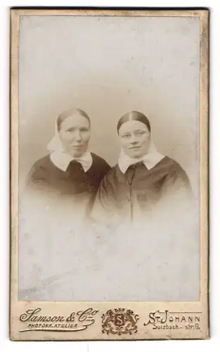 Fotografie Samson & Co, St. Johann, Portrait zweier Frauen in schwarzer Kleidung mit Kopftuch