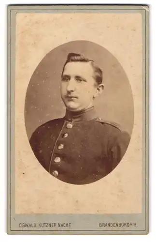 Fotografie Oswald Kutzner, Brandenburg a.H., Soldat in Uniform