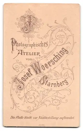 Fotografie Josef Woersching, Starnberg, ältere Dame in festlicher Tracht mit Perlenhalskette