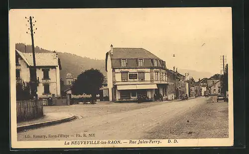 AK La Neuveville-les-Raon, Rue Jules-Ferry, Strassenpartie
