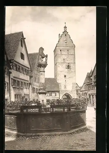 AK Dinkelsbühl, Alter Rathausbrunnen und Wörnitztor