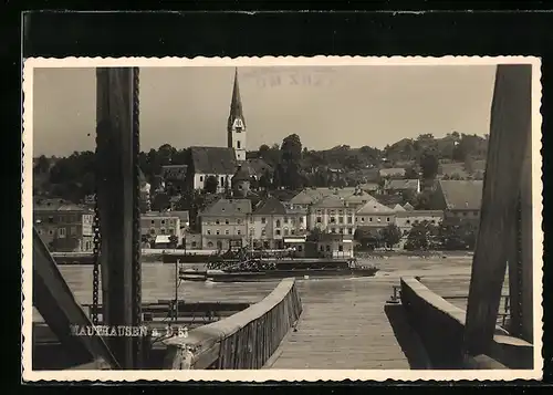 AK Mauthausen a. D., Ortsansicht mit Fluss und Kirche
