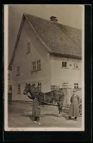 Foto-AK Görbitzhausen, Blick auf Wohnhaus mit Pferd