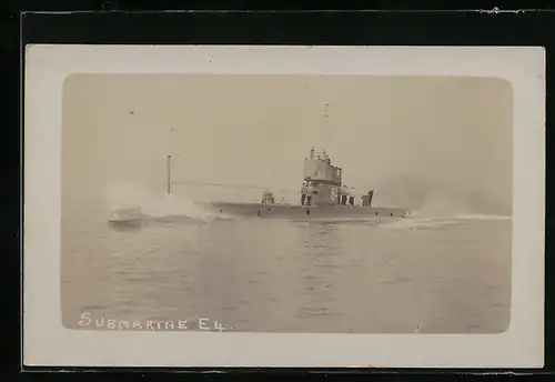 AK Soldaten auf dem fahrenden U-Boot E4