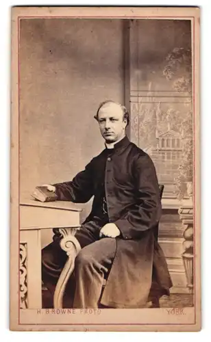 Fotografie H. B. Browne, York, Portrait William Thomson, Erzbischof von York, Archbishop of York
