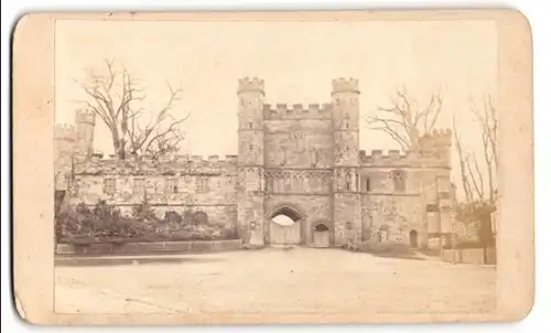 Fotografie unbekannter Fotograf, Ansicht Battle, Gateway of Battle Abbey