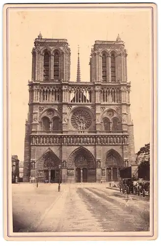 Fotografie unbekannter Fotograf, Ansicht Paris, Blick auf die Front der Kathedrale Notre-Dame de Paris