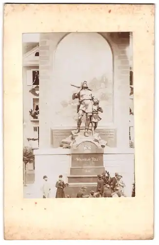 Fotografie unbekannter Fotograf, Ansicht Altdorf / UR, das Tell-Denkmal auf dem Markt am Tag der Enthüllung 28.08.1896