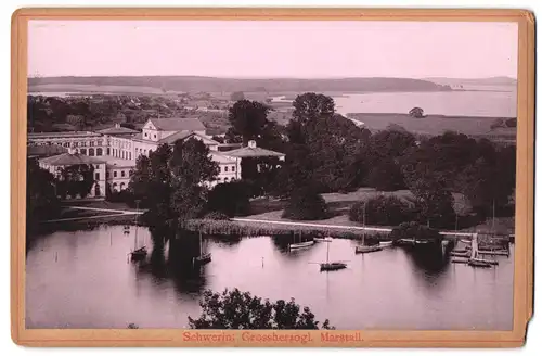 Fotografie Fototgraf unbekannt, Ansicht Schwerin, Blick auf das Grossherzogliche Marstall