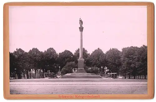 Fotografie unbekannter Fotograf, Ansicht Schwerin, Blick auf das Kriegerdenkmal