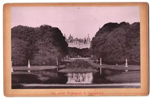 Fotografie unbekannter Fotograf, Ansicht Schwerin, Blick von den Cascaden nach dem Schloss