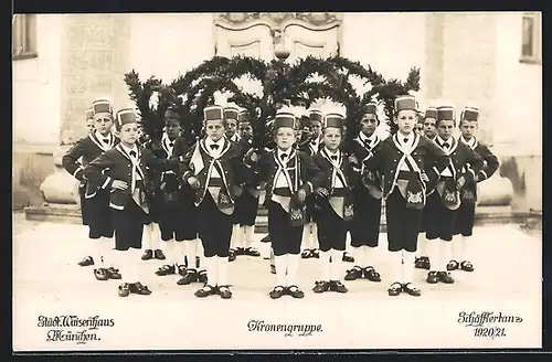 AK München, Kronengruppe des Städt. Waisenhauses, Schäfflertanz 1920 /21