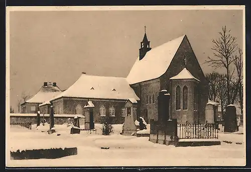 AK Marktleuthen, Blick auf das Friedhofsgebäude im verschneiten Winter