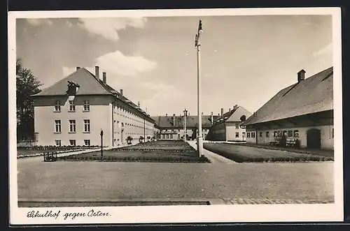 AK Triesdorf, Kreisackerbauschule, Schulhof gegen Osten