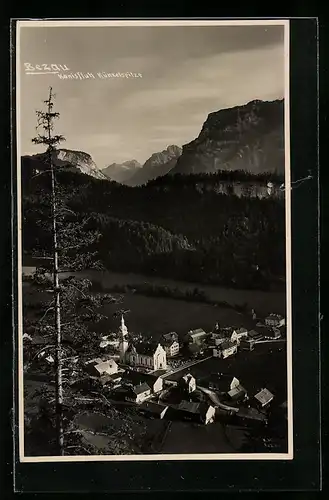 AK Bezau, Ortsansicht mit Kanisfluh und Künzelspitze