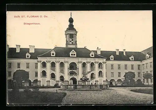 AK St. Florian, Blick auf das Stiegenhaus