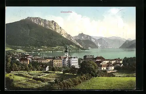 AK Gmunden, Blick über die Ortschaft auf das Hochgebirge