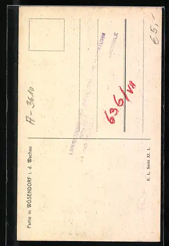 AK Wösendorf i.d. Wachau, Ortspartie mit Spaziergängerin