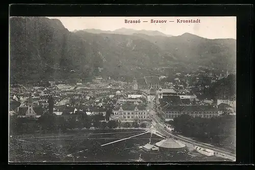 AK Brassó / Kronstadt / Brasov, Gesamtansicht aus der Vogelschau