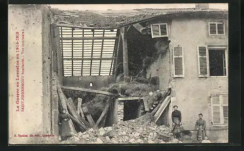 AK Saint-Pierremont, Vue interieure, Maison bombarde