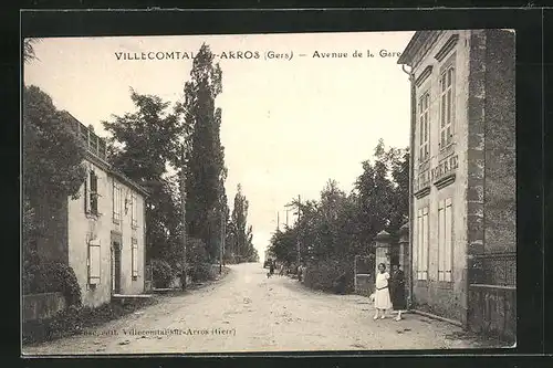 AK Villecomtal-sur-Arros, Avenue de la Gare, Strassenpartie