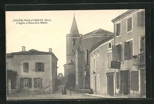 AK Castelnau-d`Auzan, L`Eglise et Place de la Mairie