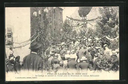AK Lacalm, Fêtes du Août 1913 - Le Cortège se rendant au Foirail..., Volksfest