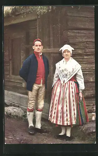 AK Helgdagsdräkter, Östervallskogs socken, Värmland, schwedisches Paar in Tracht