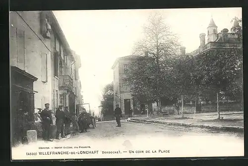 AK Villefranche-de-Lonchapt, Un coin de la Place