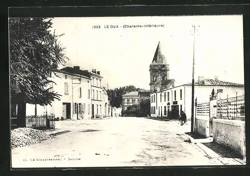 AK Le Gua, Strassenpartie mit Blick zur Kirche