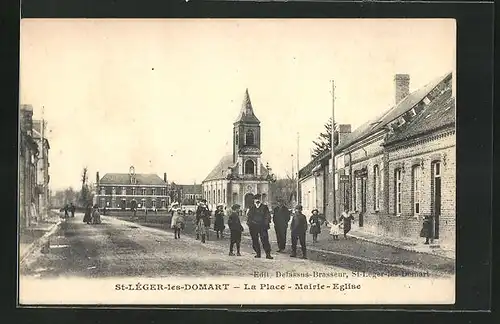 AK St-Léger-les-Domart, La Place, Mairie, Eglise