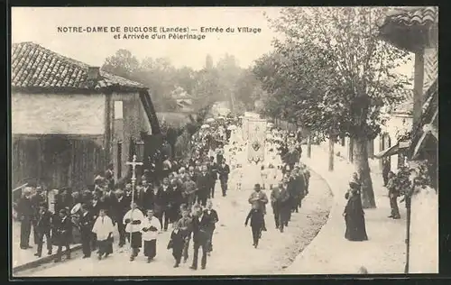 AK Notre-Dame-de-Buglose, Entrée du Village et Arrivée d'un Pélerinage