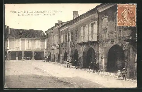 AK Labastide-d'Armagnac, un Coin de la Place