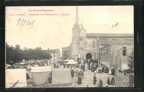 AK Pibrac, L'Arrivée d'un Pélerinage a L'Eglise