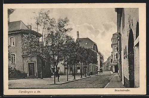 AK Uerdingen a. Rh., Bruchstrasse mit Passanten