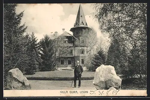 AK Leoni, Villa Gura mit Besitzer im Garten