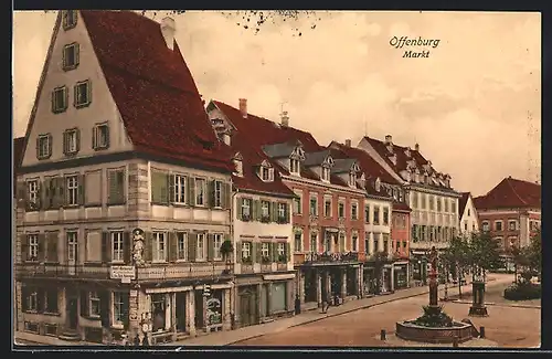 AK Offenburg, Markt mit Brunnen und Hotel zu den drei Königen