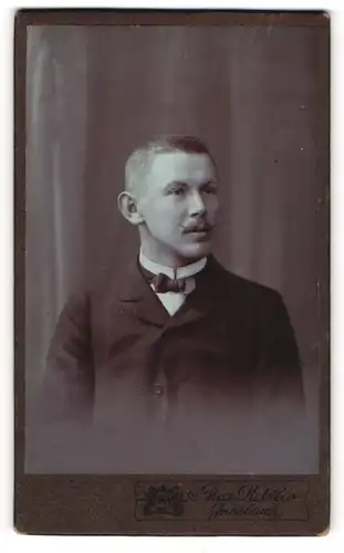 Fotografie Max Ketzler, Innsbruck-Wilten, Heiliggeiststr. 9, Eleganter Herr mit Zwirbelbart