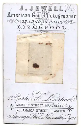 Fotografie Ferrotypie J. Jewell, Liverpool, junger Knabe im dunklen Anzug, Tintype